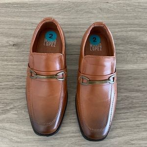 Mario Lopez Size 2 Boys Shoes Brand New